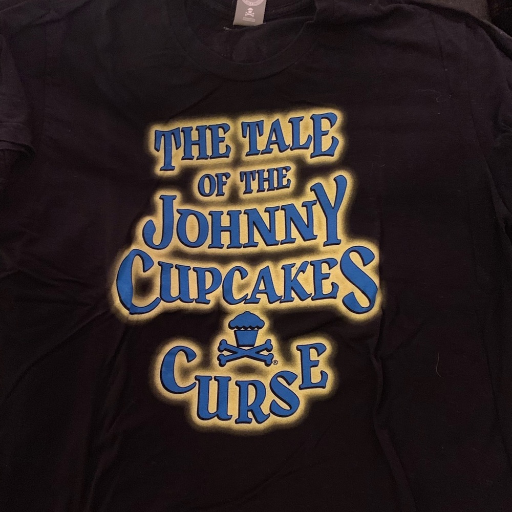 XL Johnny Cupcakes t - used/worn.